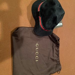 Gucci bucket hat.